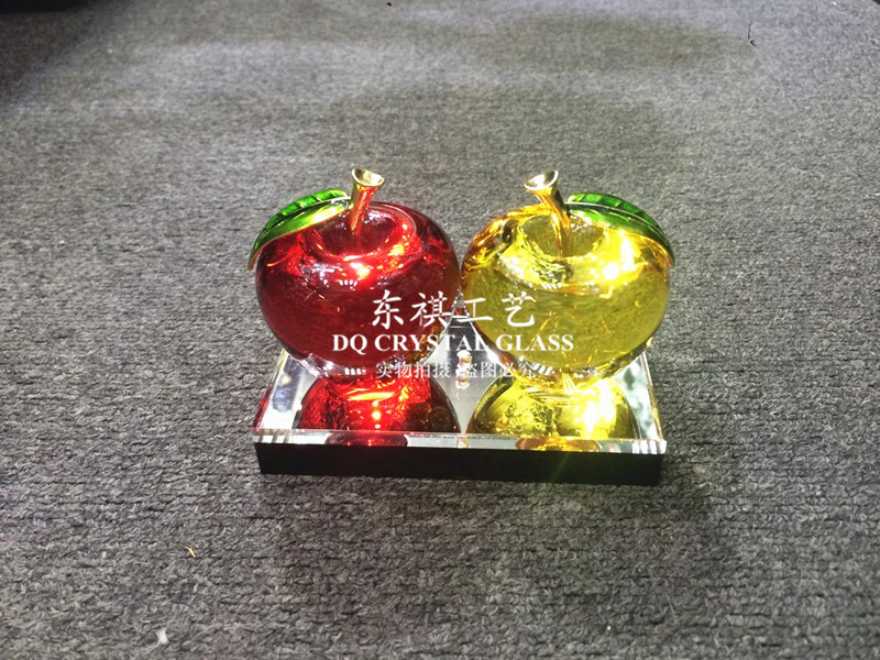 Dong Qi process of high-grade apple new crystal perfume car seat decoration crafts gifts7