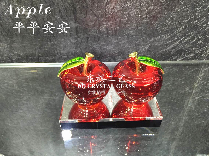 Dong Qi process of high-grade apple new crystal perfume car seat decoration crafts gifts2