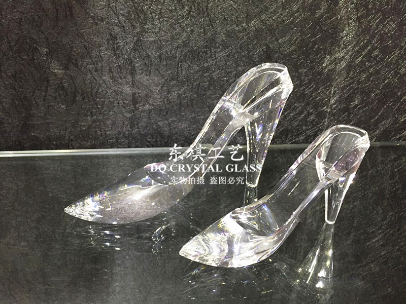 Custom personalized gifts Cinderella crystal shoe to send his girlfriend wife romantic birthday gift creative new year gift1
