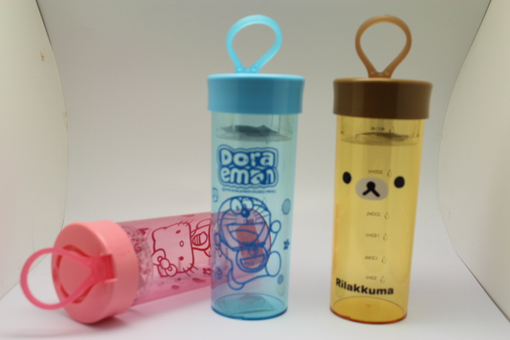 Cartoon plastic cup and cup portable cup for boys and girls4