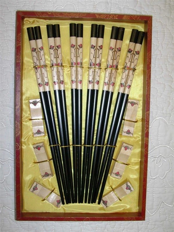 6 pairs of carved chopsticks1
