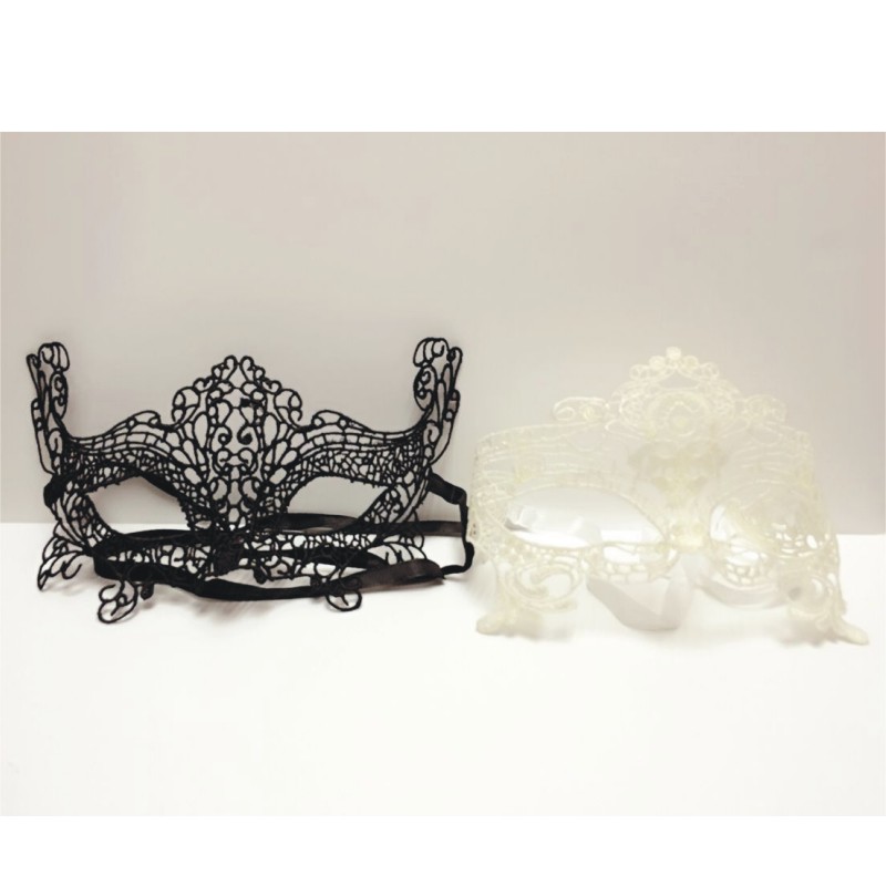 A lace mask is suitable for a variety of party birthday parties1