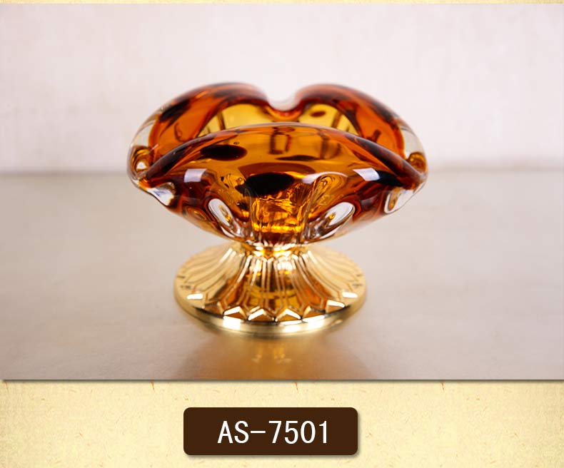 Creative fashion high-end copper decorative glass ashtray ashtray personalized living room ornaments sent her husband.6