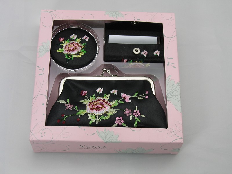 Embroidered suit gift box5