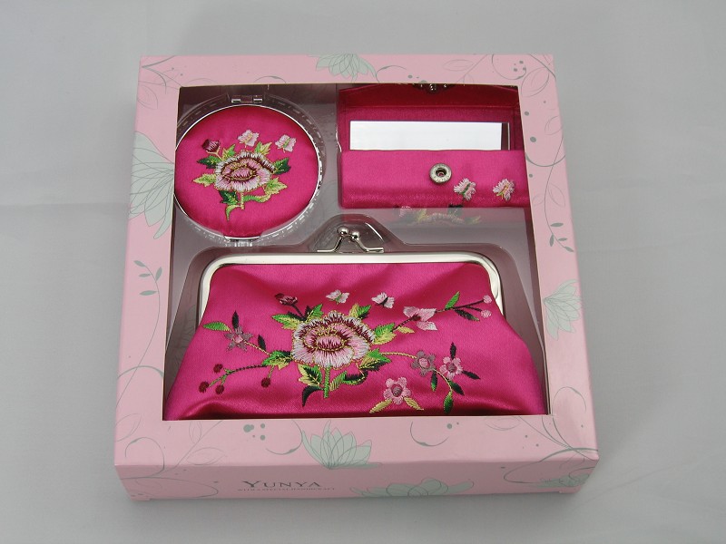 Embroidered suit gift box2