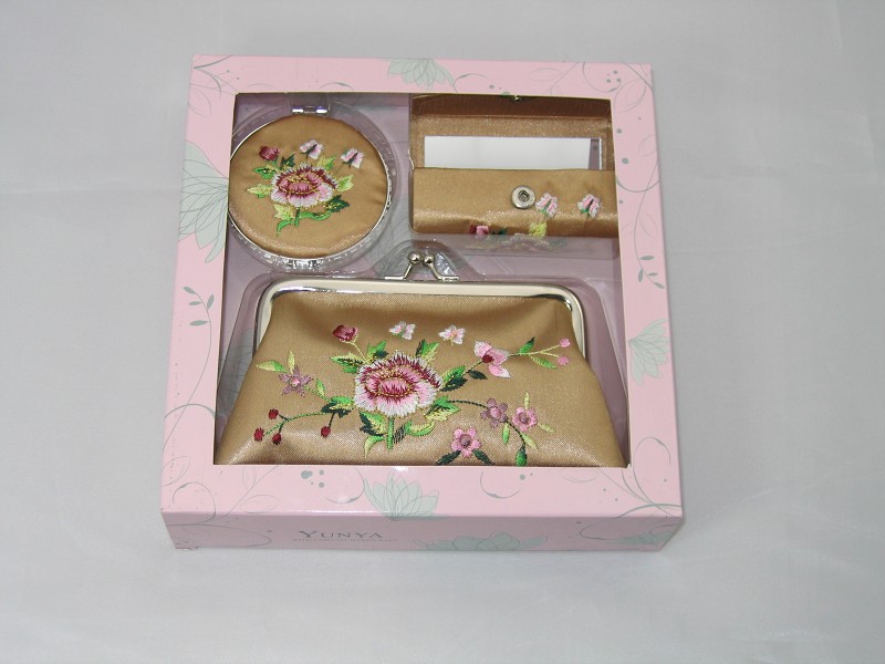 Embroidered suit gift box3