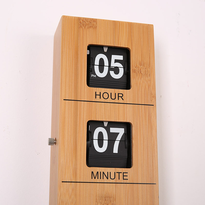 Clock automatic creative clock clock clock retro minimalist living room decoration metal + plastic clock clock GT15F0794