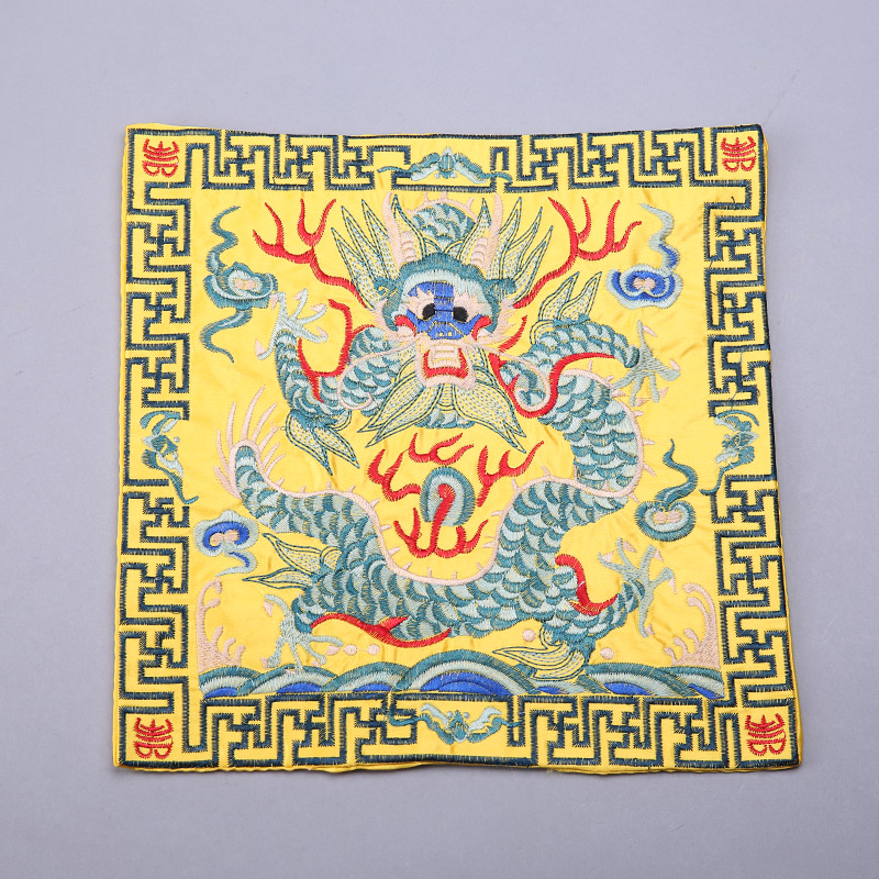 Chinese silk embroidery dragon ethnic characteristics of classical dragon embroidered square piece features gifts home embroidery ML1