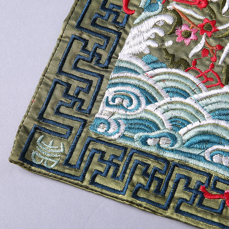 China silk embroidery ethnic characteristics Zen Dragon / crane / crane embroidered square piece of classical dragon features gifts home embroidery ML-15