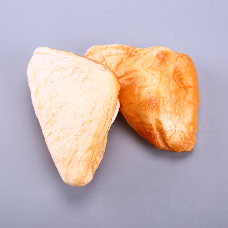 Triangle bread creative photography store props ornaments simulation kitchen cabinet simulation fruit / food vegetable decor HPG134