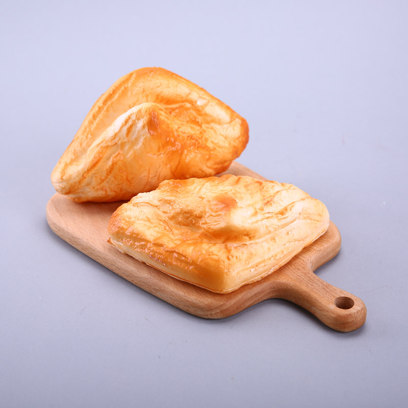 Triangle bread creative photography store props ornaments simulation kitchen cabinet simulation fruit / food vegetable decor HPG132