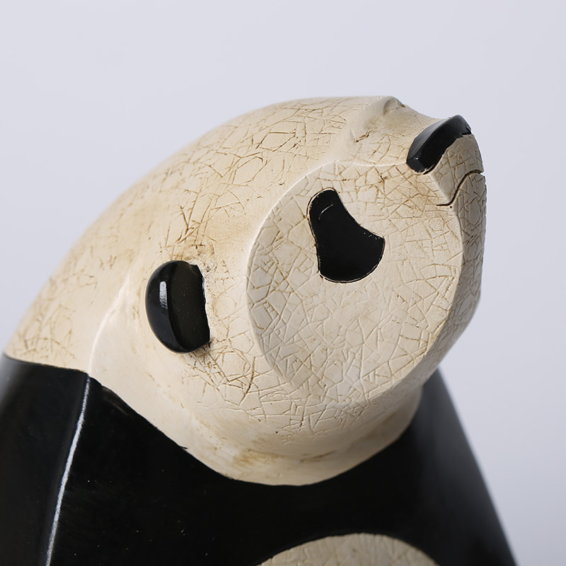 Simple posture panda resin decoration 020165