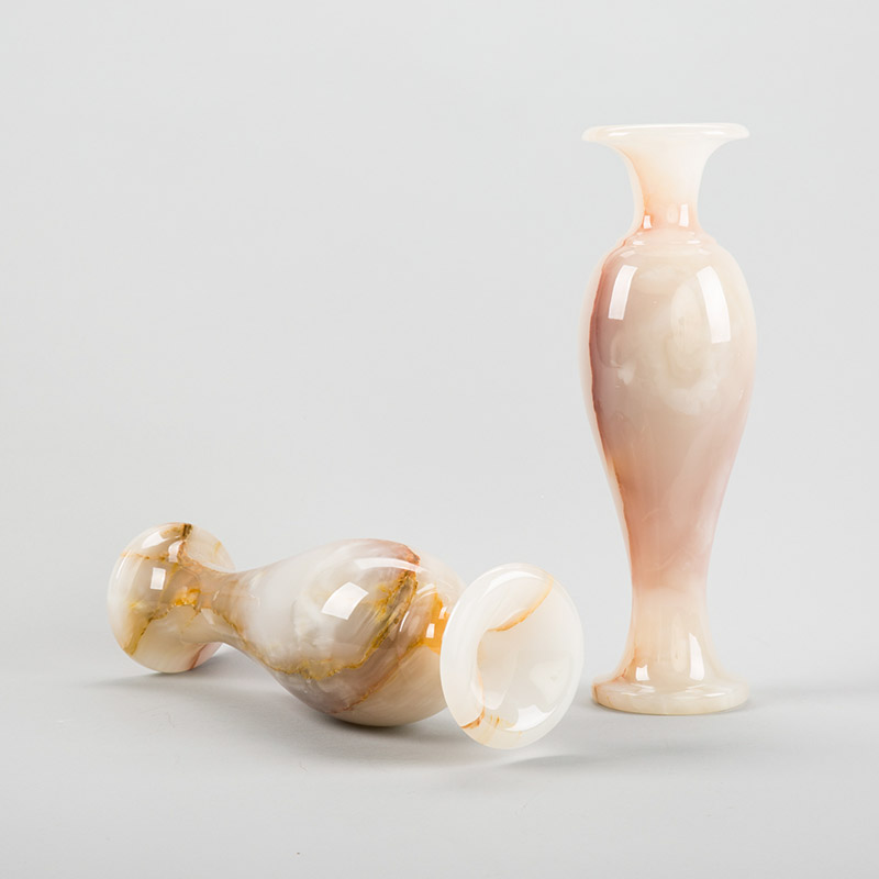 A pair of imported simple white jade vase decoration bottles in Afghanistan2