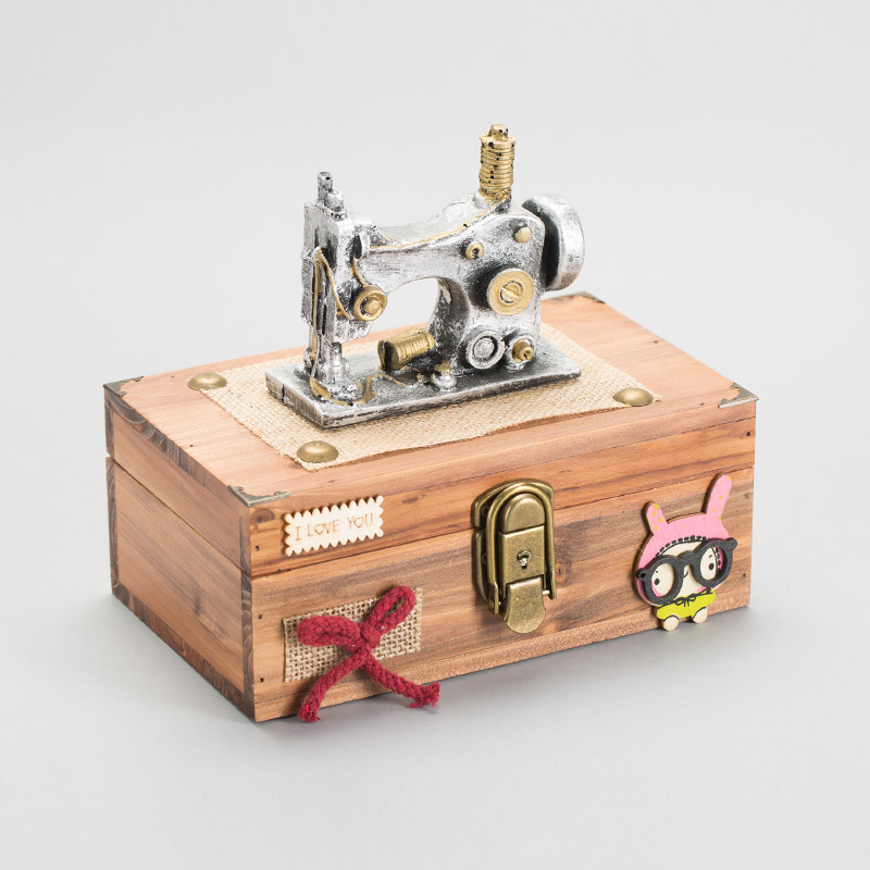 Sewing machine modeling wood receiving box2