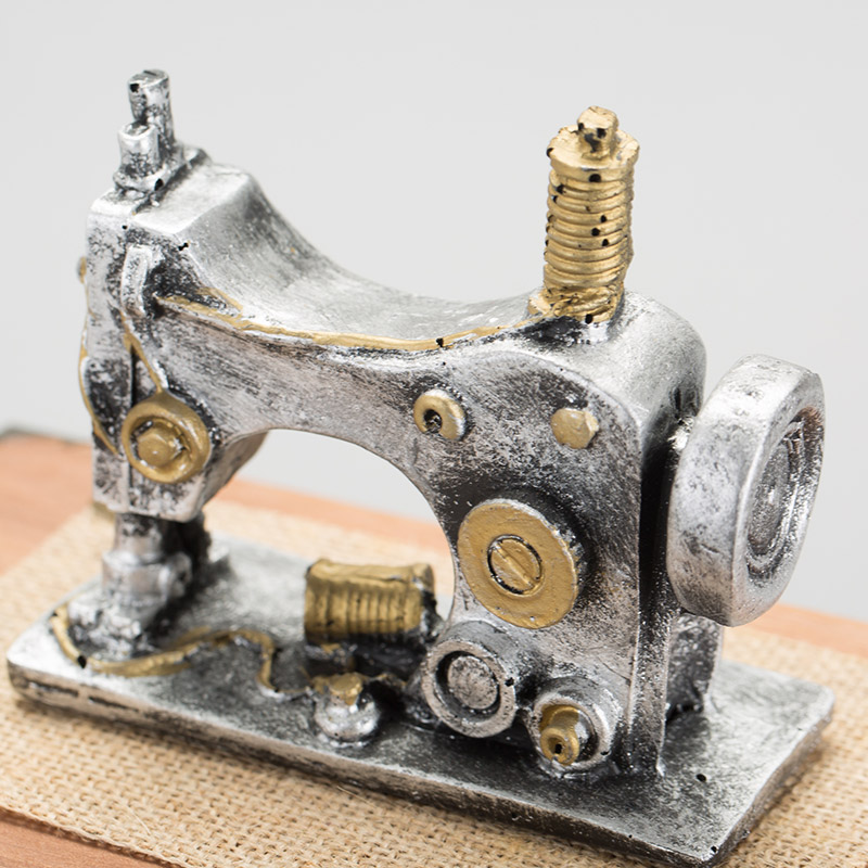 Sewing machine modeling wood receiving box4