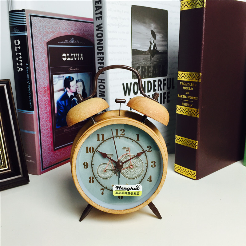 Simple Retro Old Yellow bedside clock alarm mute desktop clock creative personality1