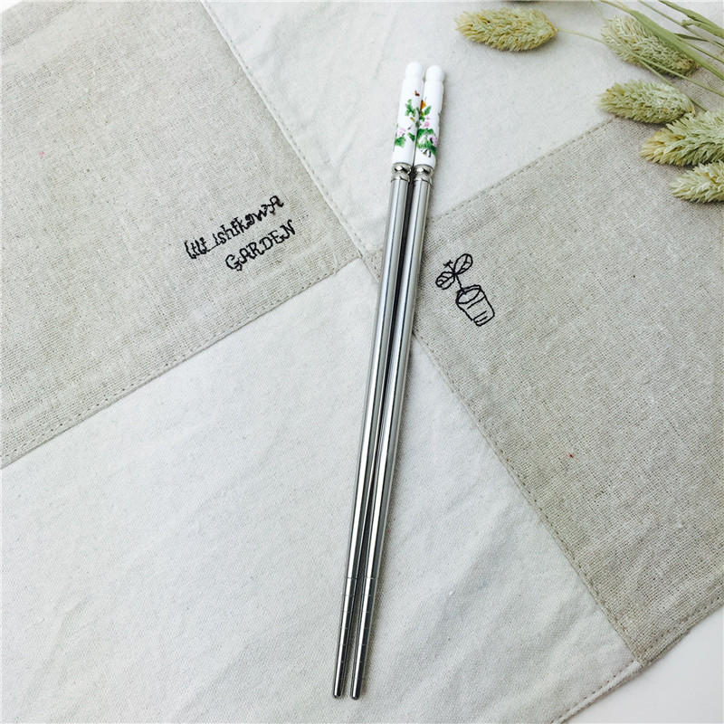 Practical chopsticks for portable tableware1