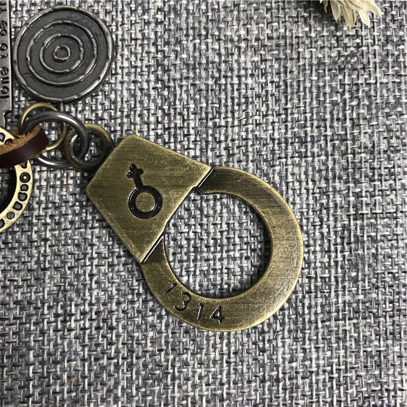 Retro and simple creative personality key ring pendant2