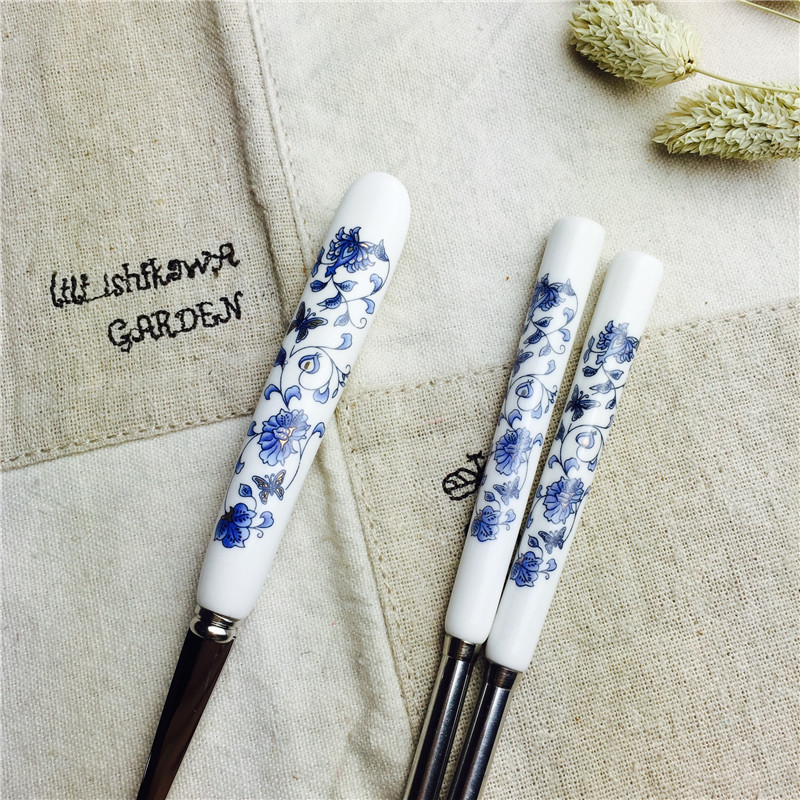 Blue and white porcelain, stainless steel, portable tableware, chopsticks, spoons, chopsticks, spoons, practical portable tableware.4