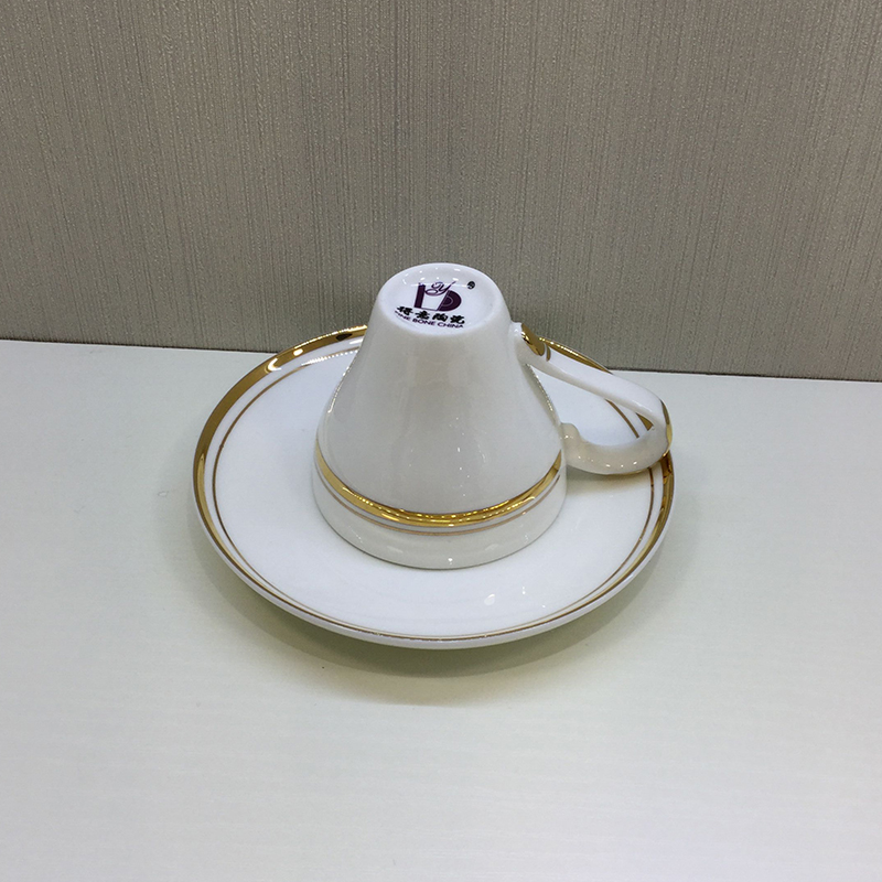 Espresso cups, saucers, bags, gold, coffee, saucers, saucers and saucers.3