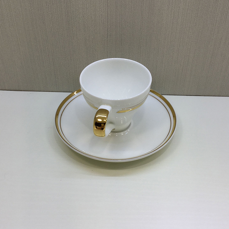 Espresso cups, saucers, bags, gold, coffee, saucers, saucers and saucers.2