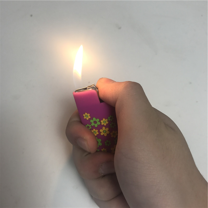 Characteristic modeling lighter, creative personality, windbreak and open fire lighter.3