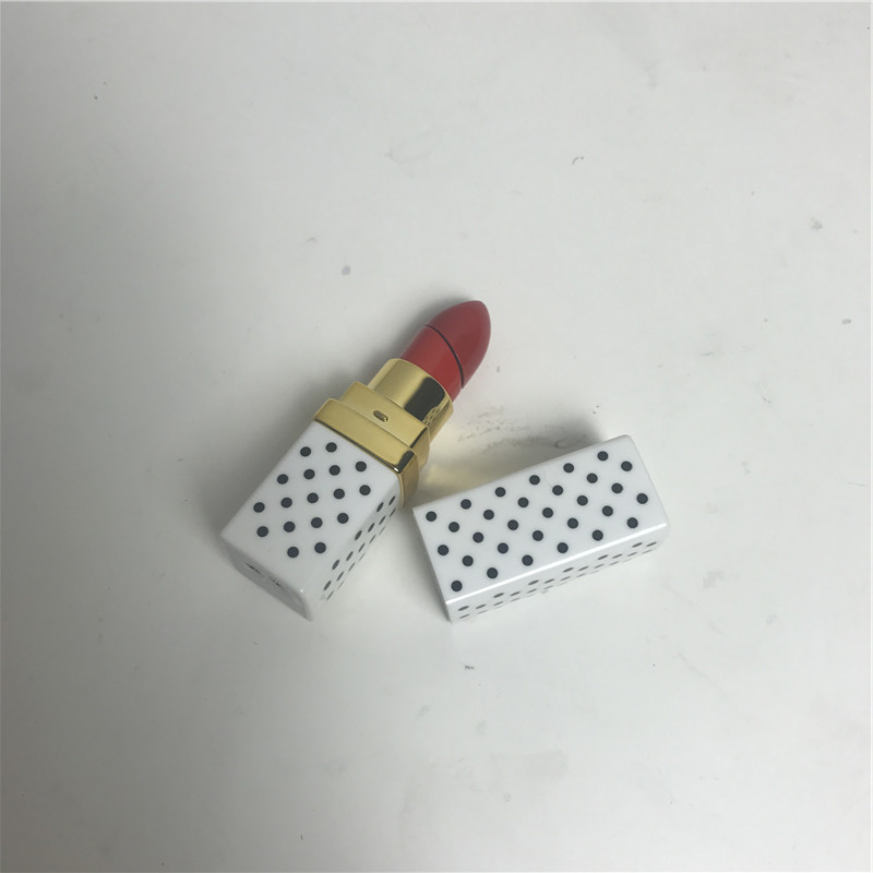 Characteristic modeling lighter, creative personality, windbreak and open fire lighter.2