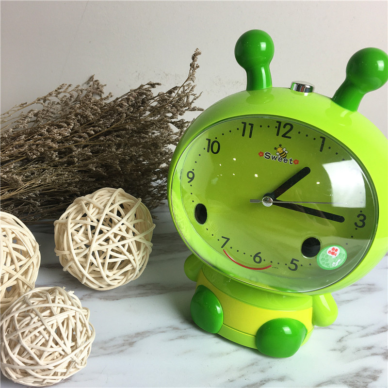 A cute cartoon voice alarm clock (green)1