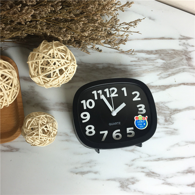 Simple rectangular fashion alarm clock (black)3