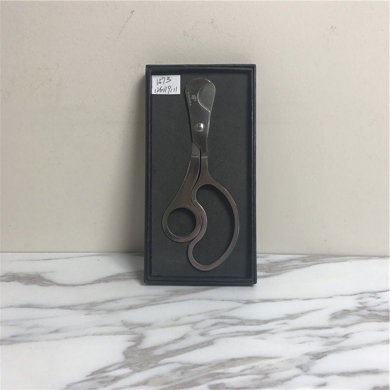 Vogue portable cigar scissors1