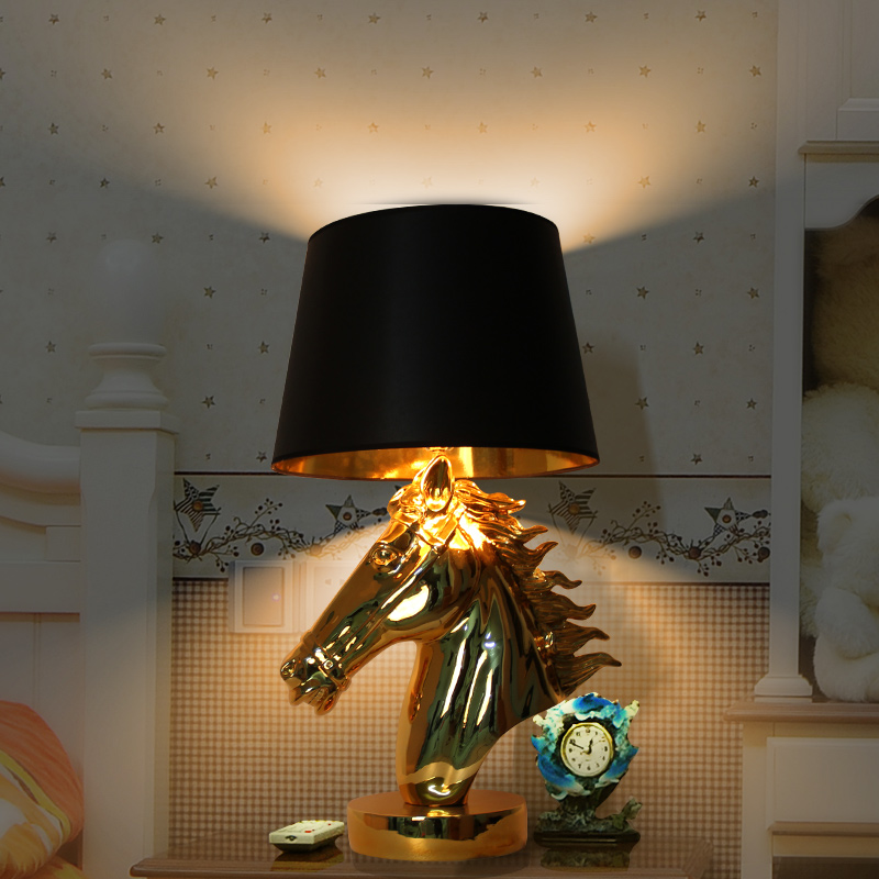 Postmodern wind creative desk lamp TD- Golden Horse living room bedroom reading lamp2